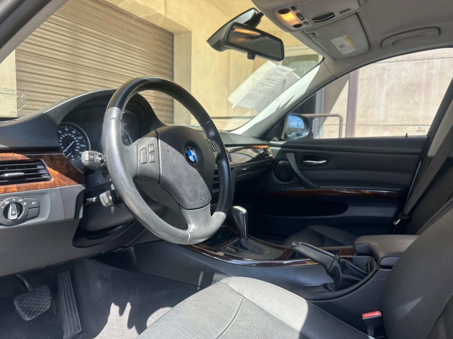 2011 Gray /Black BMW 3-Series leather (WBAPH7C51BE) with an 3.0 6 cylinder engine, Automatic transmission, located at 30 S. Berkeley Avenue, Pasadena, CA, 91107, (626) 248-7567, 34.145447, -118.109398 - Leather! Moon-roof! This 2011 BMW 3-Series 328i comes well equipped. Looking for a reliable ride but struggling with bad credit? Our dealership has got you covered with our impressive selection of used vehicles, including the sleek and stylish 2011 BMW 328. With its powerful inline 6-cylinder engin - Photo#9